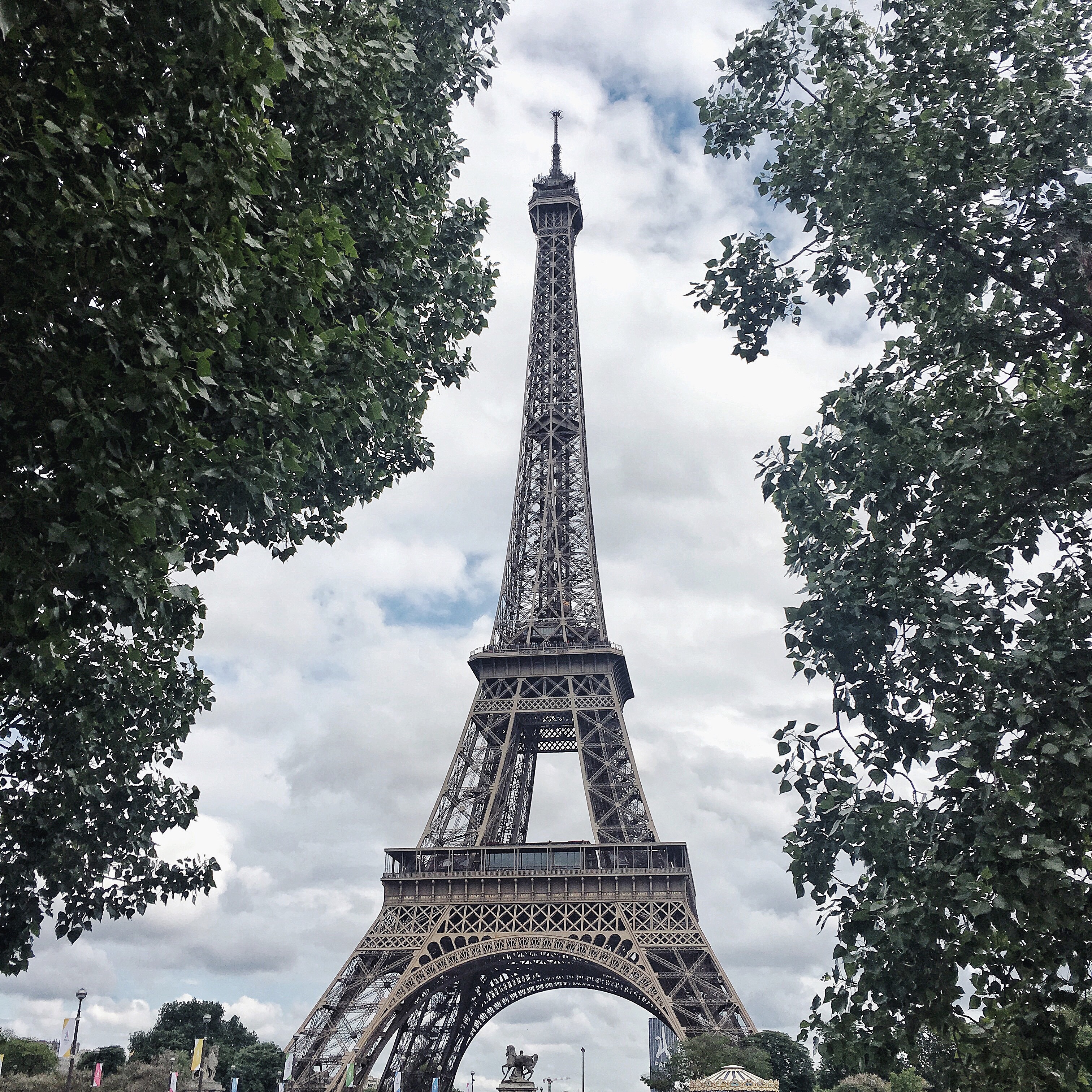 Leanne Eiffel  Tower  photo Wizard Publicity  Lifestyle 